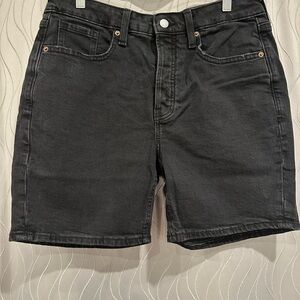 BRAND NEW Old Navy Women’s Black Jean Shorts, size 8